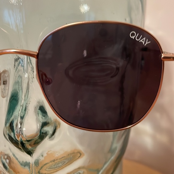 Quay Australia sunglasses - $ FIRM - Picture 4 of 12